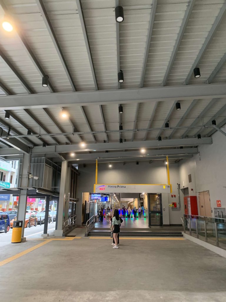 The concourse at Metro Prima MRT station
